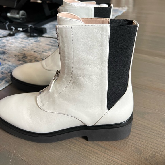 NEW IN BOX Stuart Weitzman Lodge Zip Bootie - Picture 4 of 7